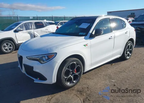 2022 Alfa Romeo Stelvio Veloce Ti Awd z USA, uszkodzony, nr VIN ZASPAKBN3N7D38059